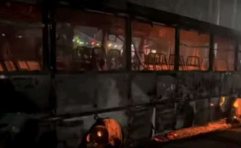 खनारमा बस आगजनी गर्ने तीन जना पक्राउ।खनारमा बस आगजनी गर्ने तीन जना पक्राउ।