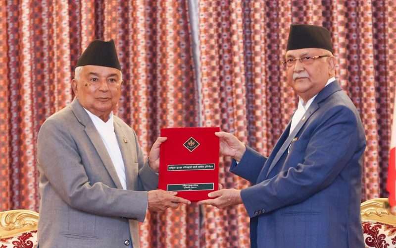 प्रधानमन्त्रीले राष्ट्रपतिलाई बुझाए वार्षिक प्रतिवेदन ।