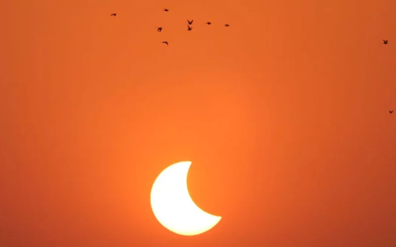 आजको खण्डग्रास सूर्यग्रहण नेपालमा नलाग्ने।