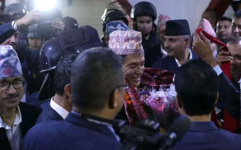 नवनियुक्त कार्यकारी निर्देशक शाक्यले पदभार सम्हाले, लोडसेडिङ समाधानको प्रतिबद्धता जनाए।