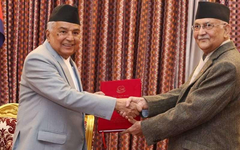 प्रधानमन्त्रीले राष्ट्रपतिलाई बुझाए वार्षिक प्रतिवेदन ।