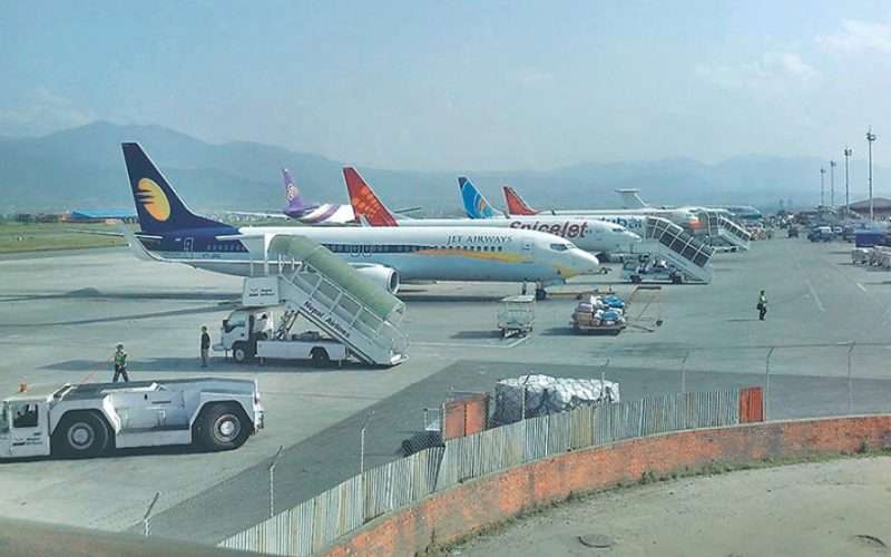 त्रिभुवन विमानस्थल बाहिर आगजनी, उडान प्रभावित