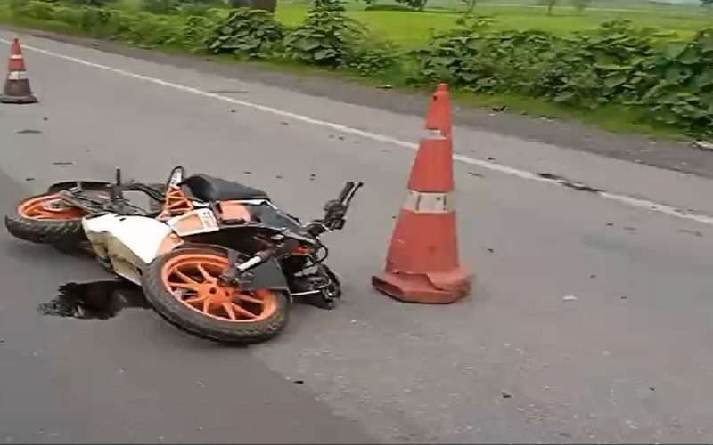 ओखलढुंगाको मानेभञ्ज्याङमा दुर्घटना, प्रहरीसहित ३ जना घाइते।