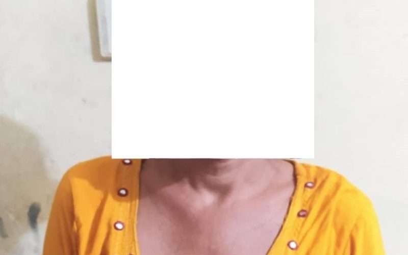 हतकडीसहित भागेकी महिला भारतमा पक्राउ, २ प्रहरी निलम्बित