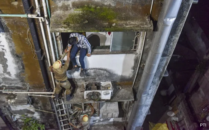 कोलकाताको बुर्रा बजार क्षेत्रमा एक होटलमा आगलागी : १४ जनाको ज्यान गयो