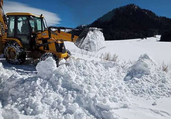 हिमपातले अवरुद्ध  लिमि लाप्चा सडक महिनाै पछि खुल्यो