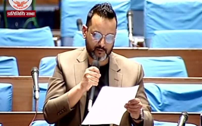 विद्युतीय सवारीसाधनलाई प्रोत्साहन गर्न रास्वपा सांसद शाहको सरकारलाई ध्यानाकर्षण