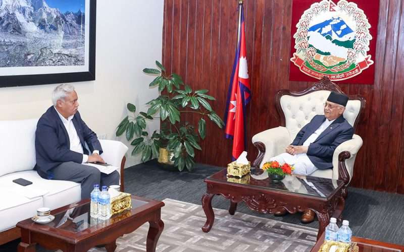 प्रधानमन्त्री ओलीसँग भारतीय राजदूत श्रीवास्तवको भेटवार्ता