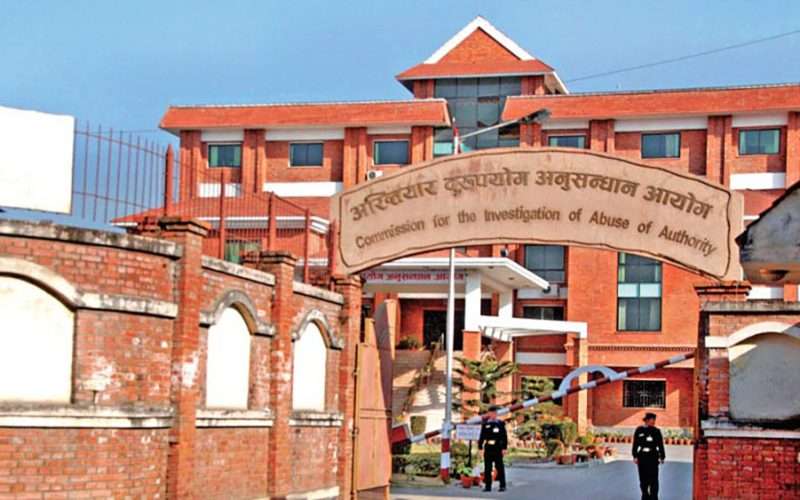 जिल्ला अदालत बाँकेका नासु घुस रकमसहित नियन्त्रणमा